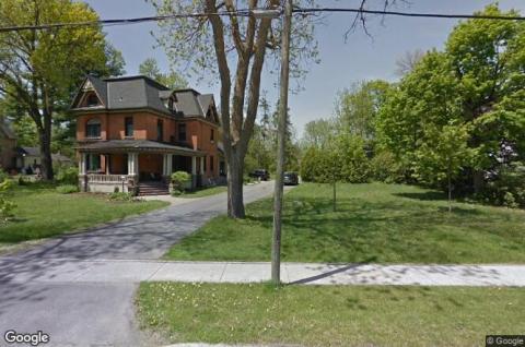 Link: https://www.redfin.ca/on/carleton-place/207-High-St-K7C-1W8/home/148886293